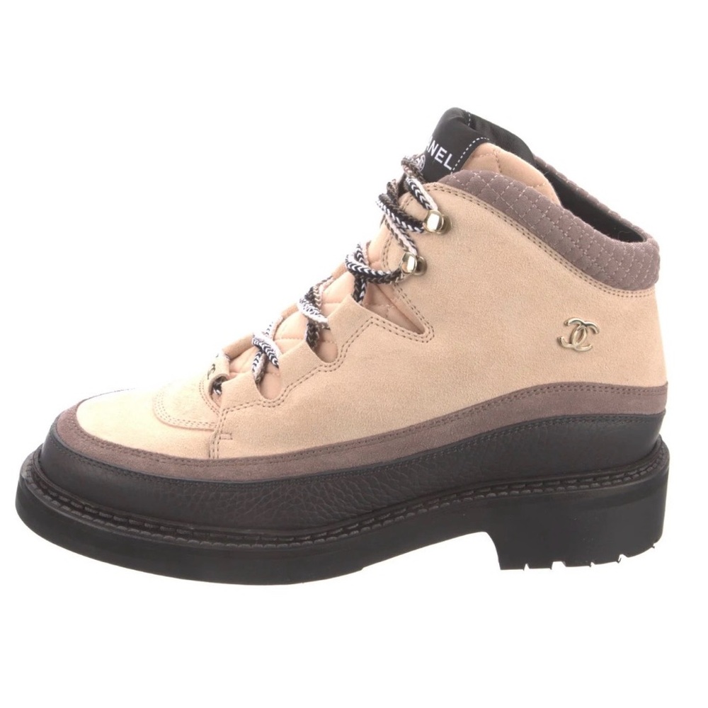 CHANEL Women's Lace Up Boots - Cream and Black